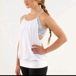 Lululemon "No Limits" Tank Top Size 6 White Gray Chevron Built-In Bra EUC